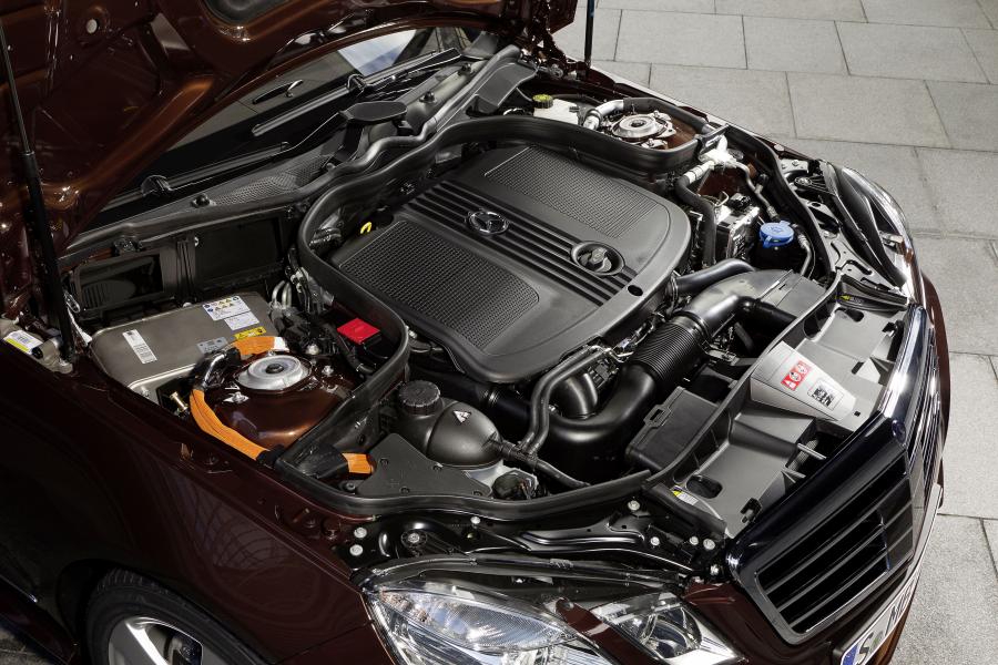  Mercedes-Benz E300 BlueTEC Hybrid 2011 года  (фото 7 из 10)